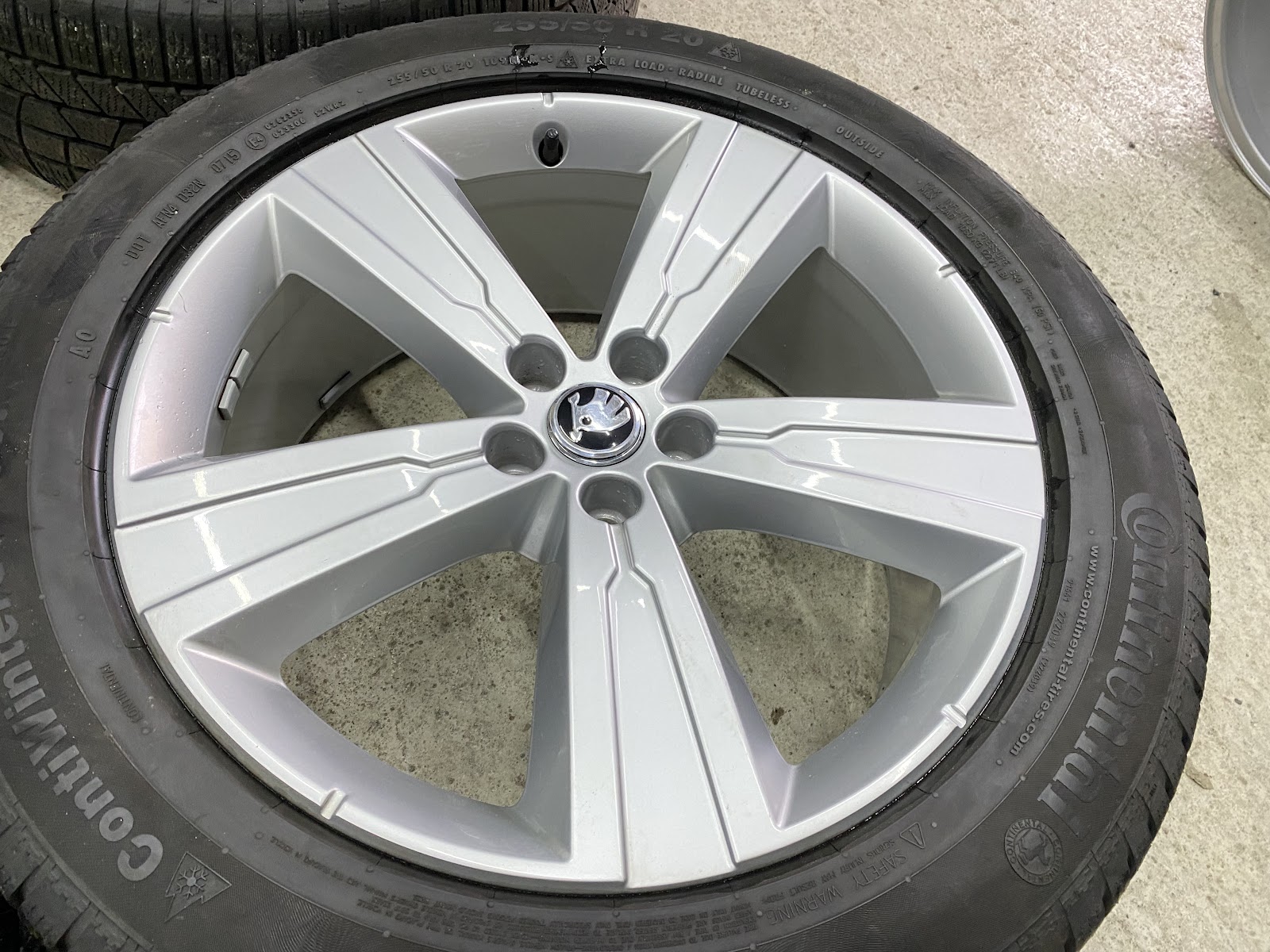Skoda ORGINALUS - 8J, ET28 - Image 3