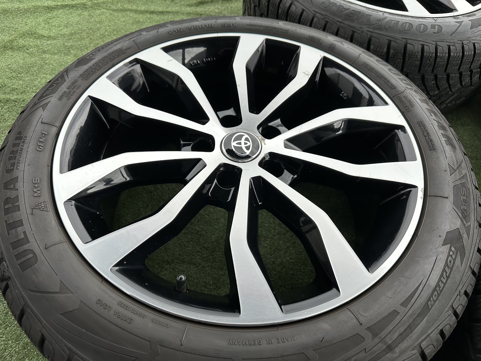 Toyota VOKISKI - 8J, ET35 - Image 3