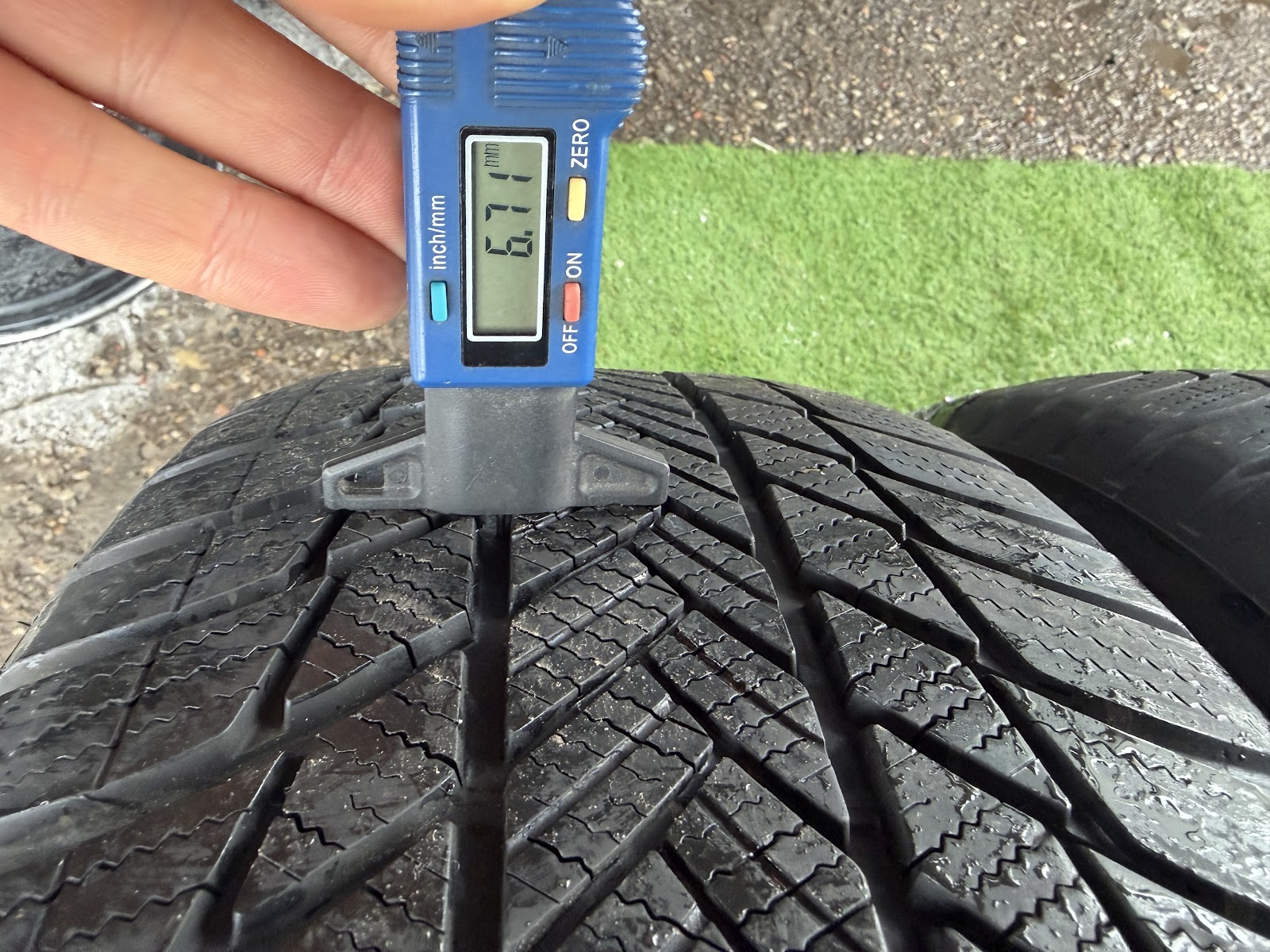 Bridgestone 225/60 R17 - Image 4
