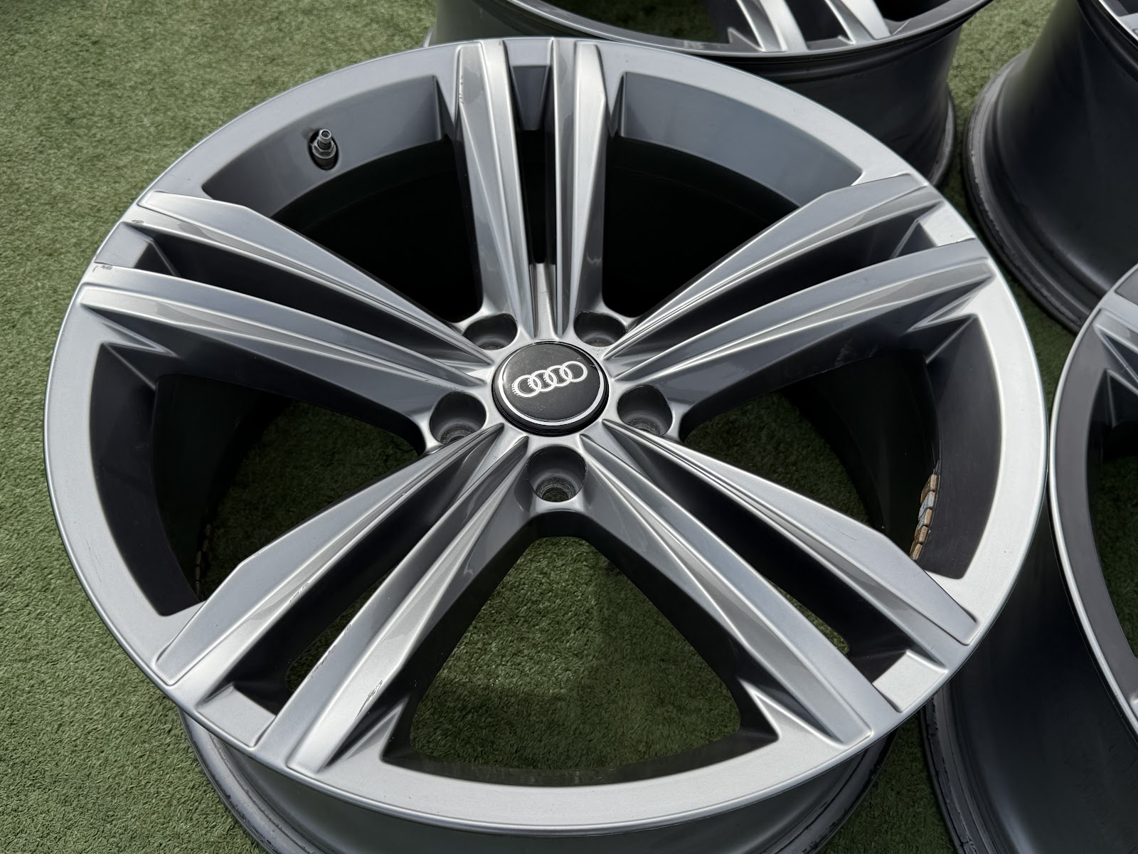Audi Q5 / Q7 / A5 - 8,5J, ET28 - Image 2