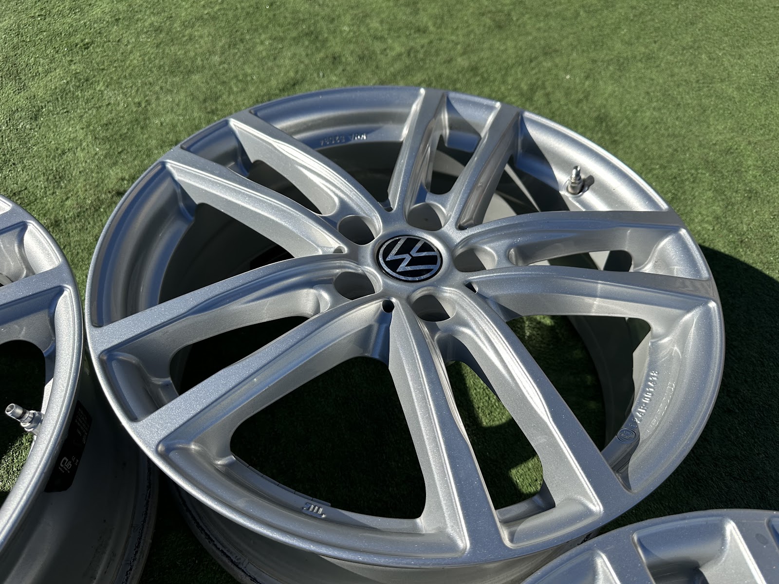 Volkswagen VOKISKI - 8J, ET30 - Image 5