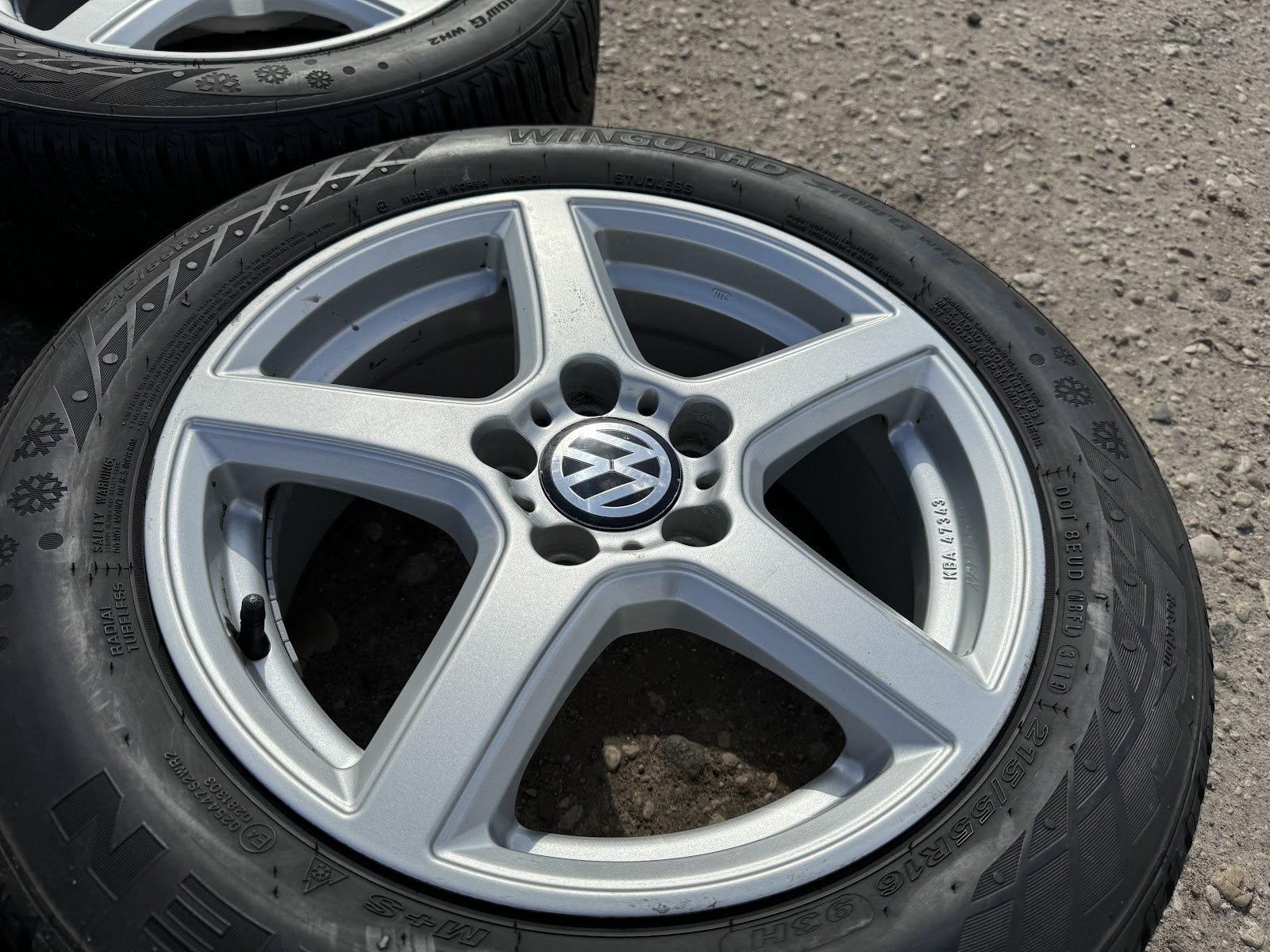 Volkswagen VOKISKI - 7J, ET37 - Image 3