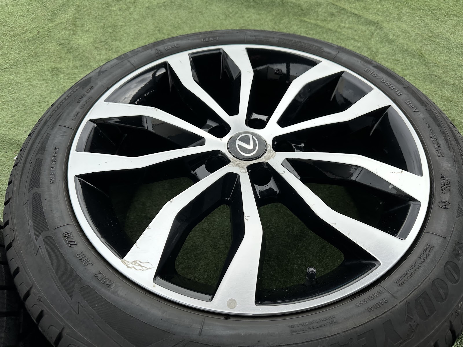 Lexus VOKISKI - 8J, ET35 - Image 4