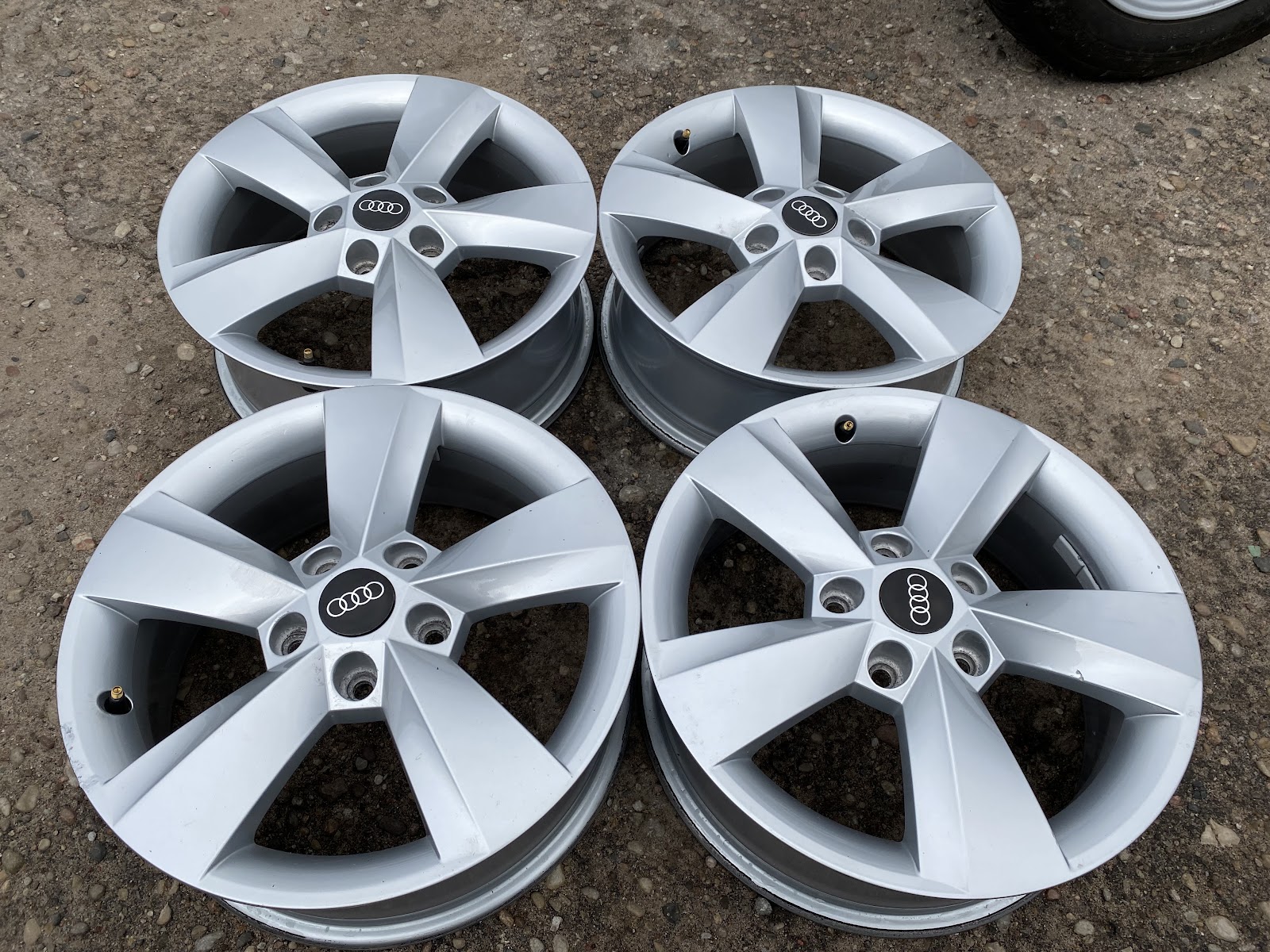 Audi ORGINALUS - 6J, ET43