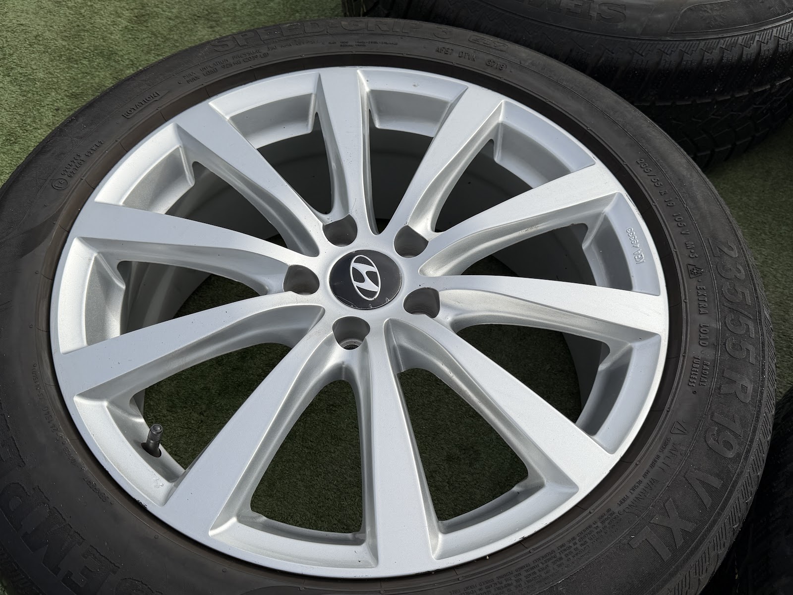 Hyundai 8J, ET42 - Image 2