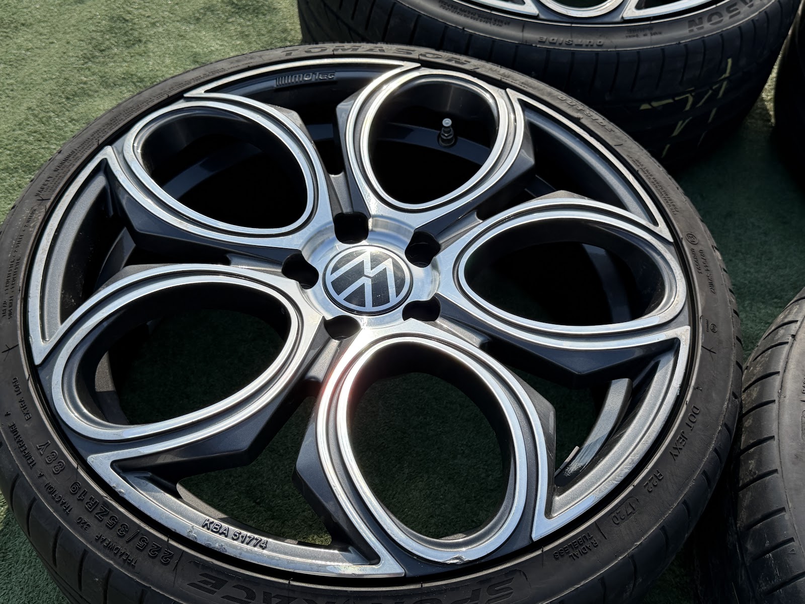 Volkswagen VOKISKI - 8J, ET48 - Image 2
