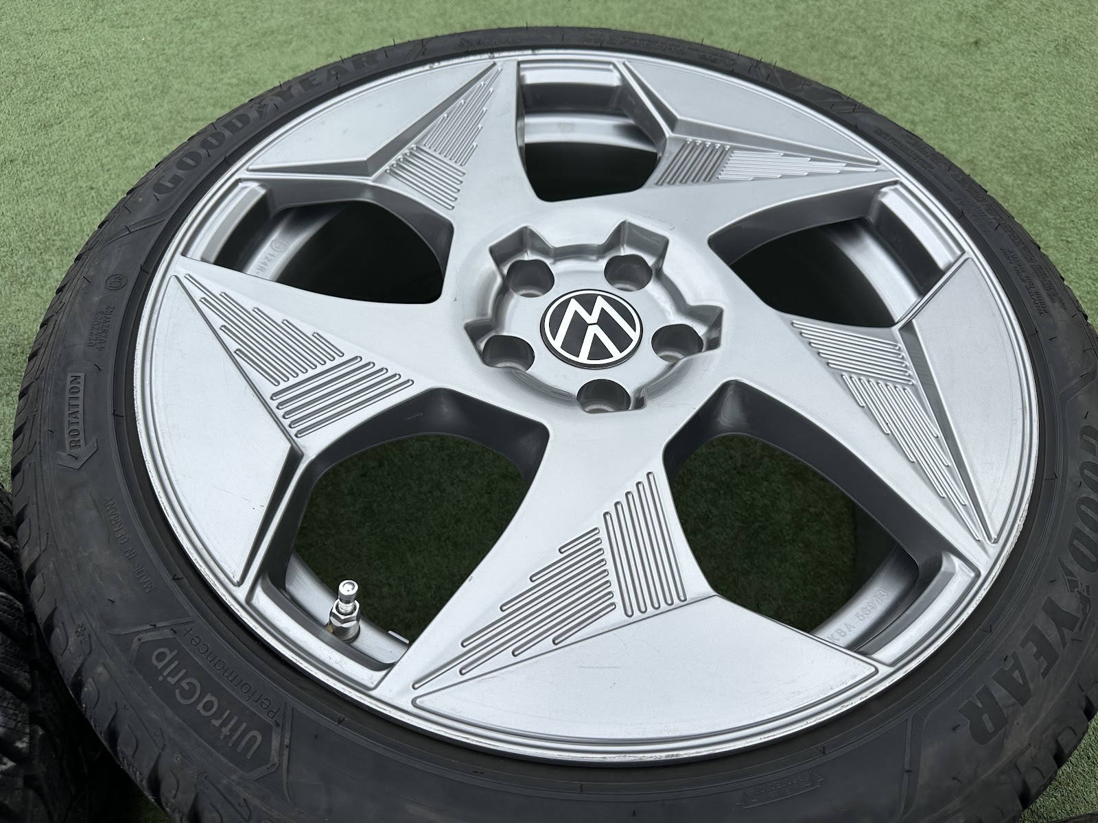 Volkswagen VOKISKI - 8J, ET49 - Image 4
