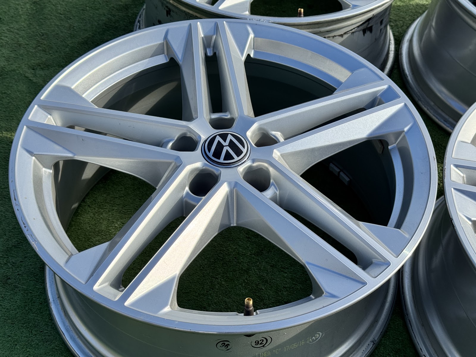Volkswagen TIGUAN - 8J, ET39 - Image 2