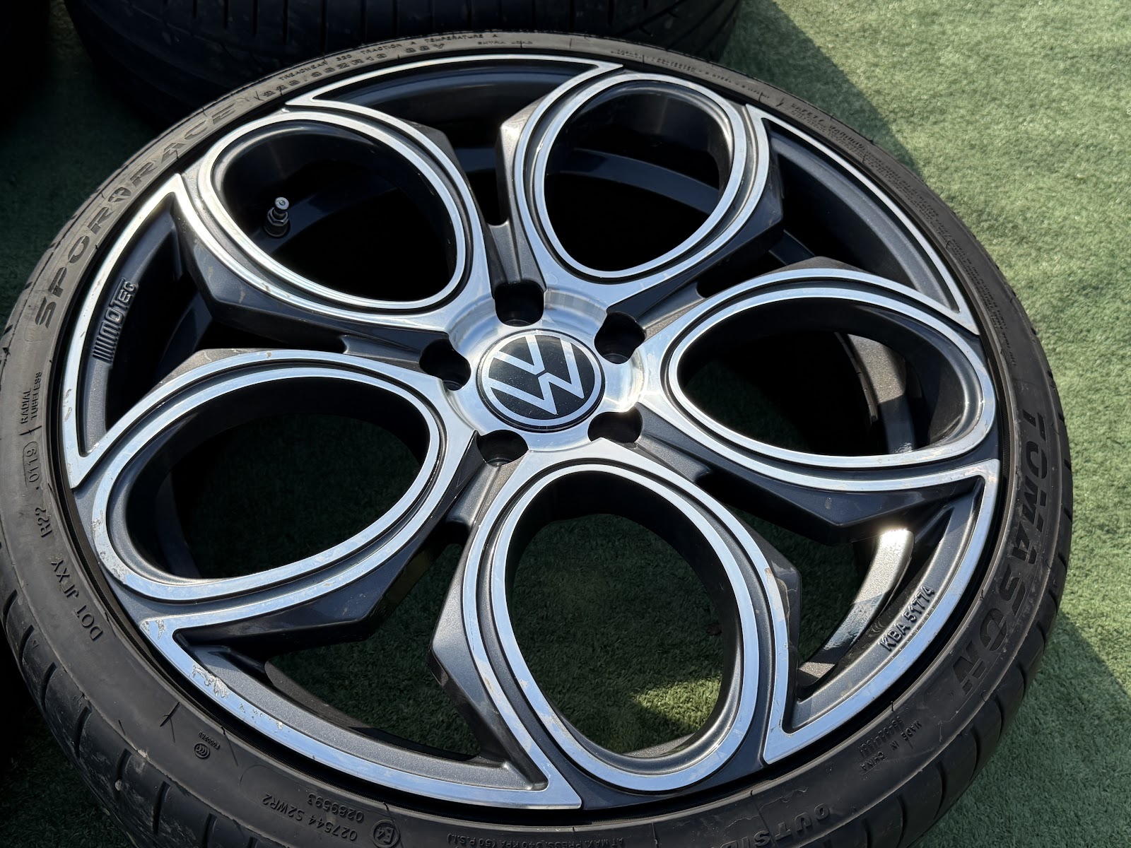 Volkswagen VOKISKI - 8J, ET48 - Image 3