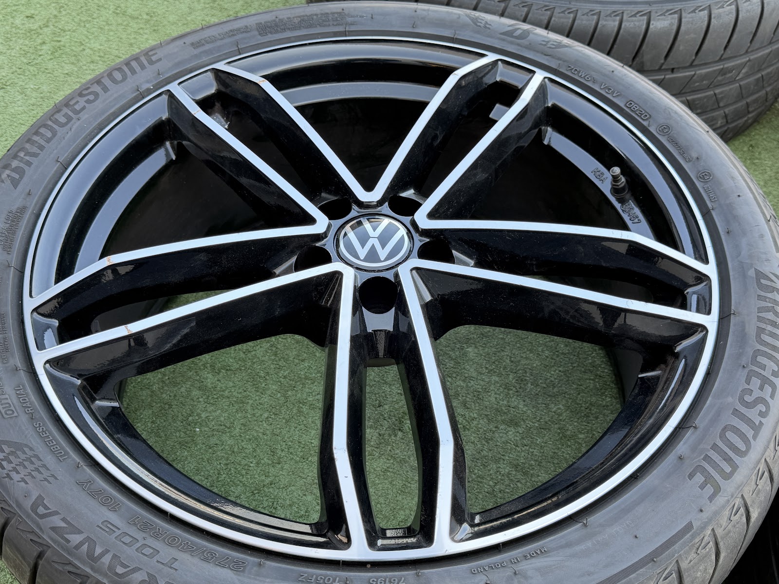 Volkswagen TAYRON - 9J, ET31 - Image 2