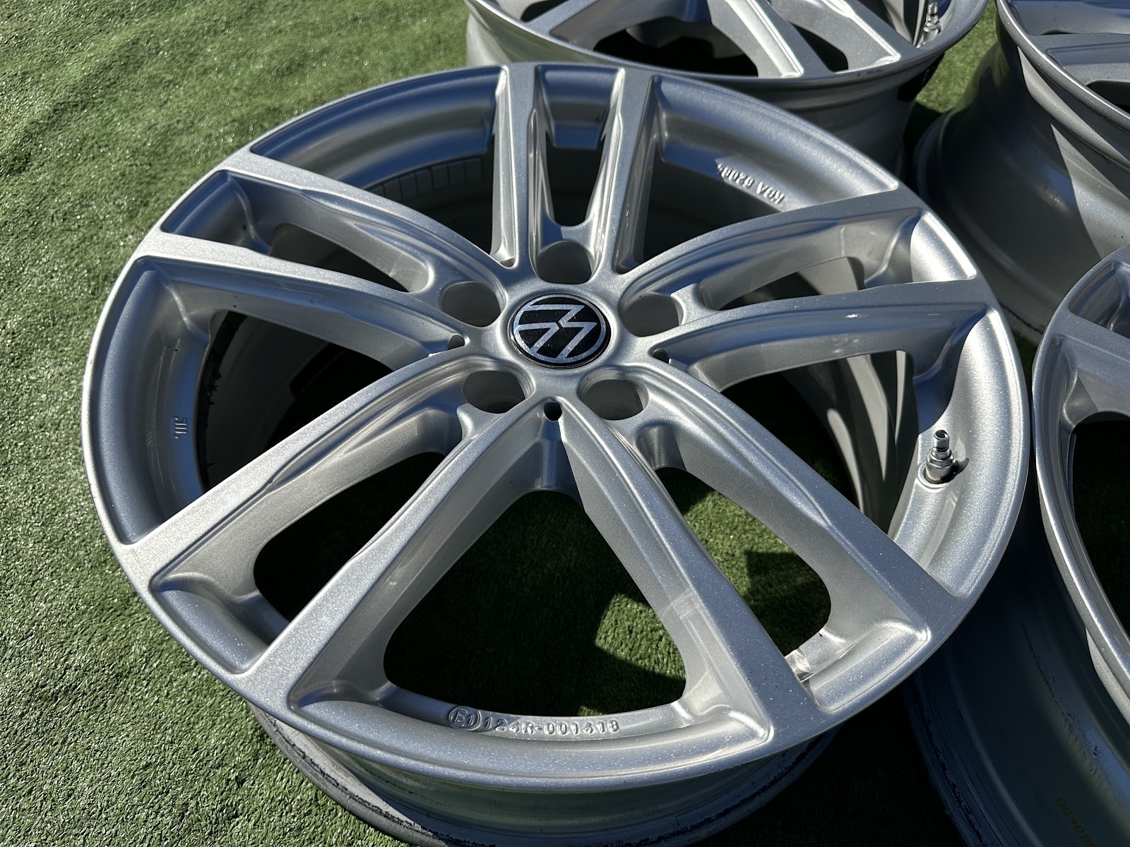 Volkswagen VOKISKI - 8J, ET30 - Image 2