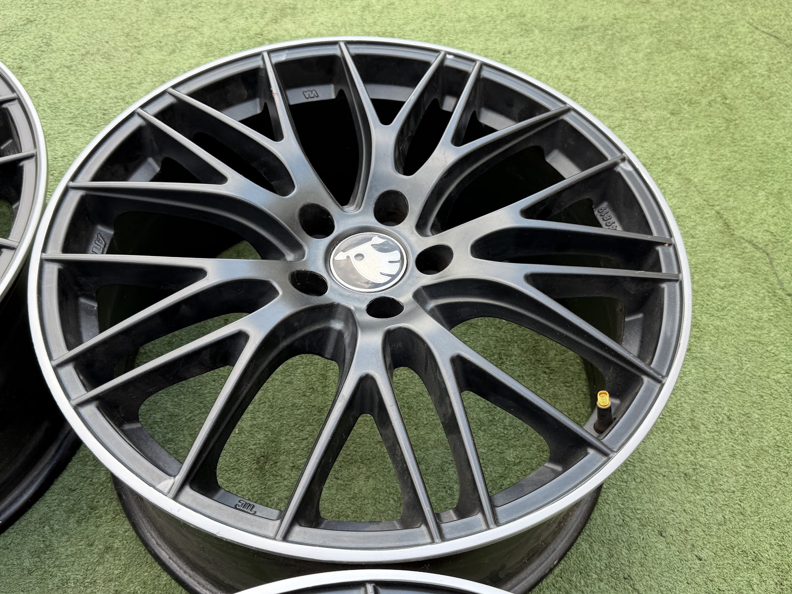 Skoda SuperB, 8.5J, ET45 - Image 4