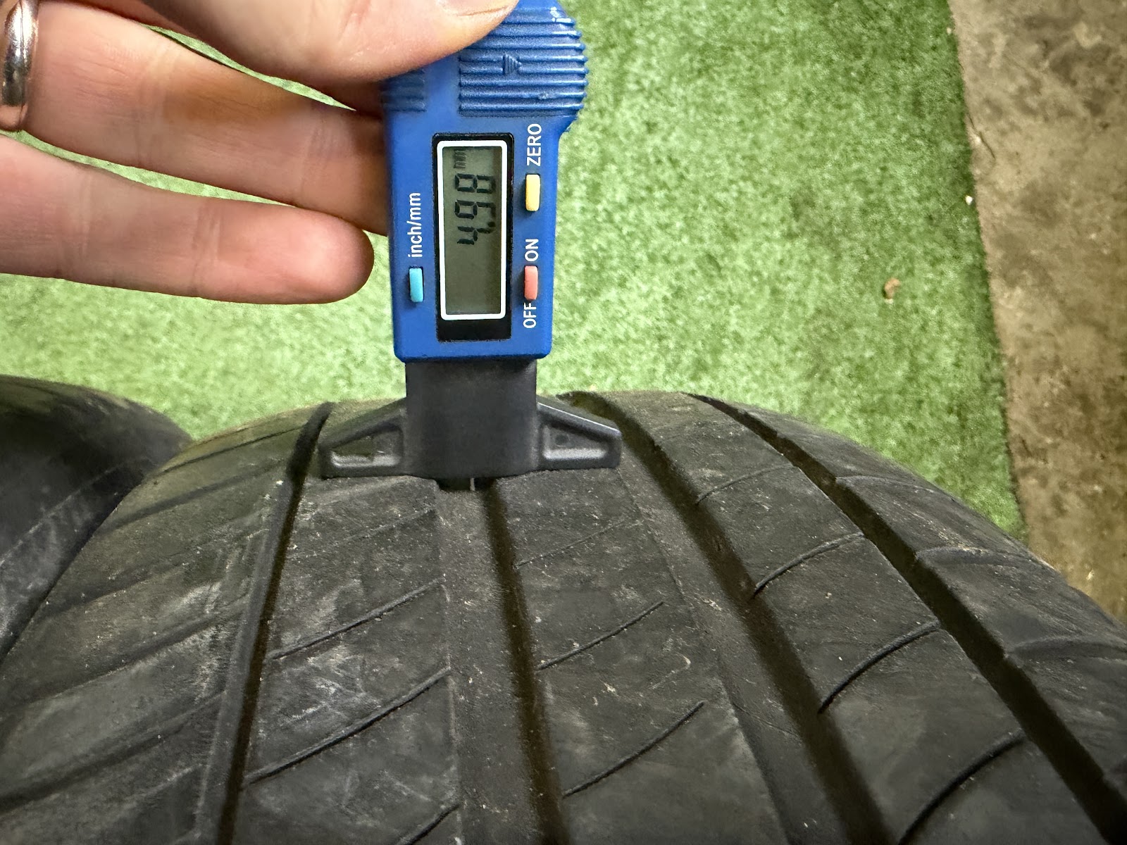 Michelin 215/55 R16 - Image 2