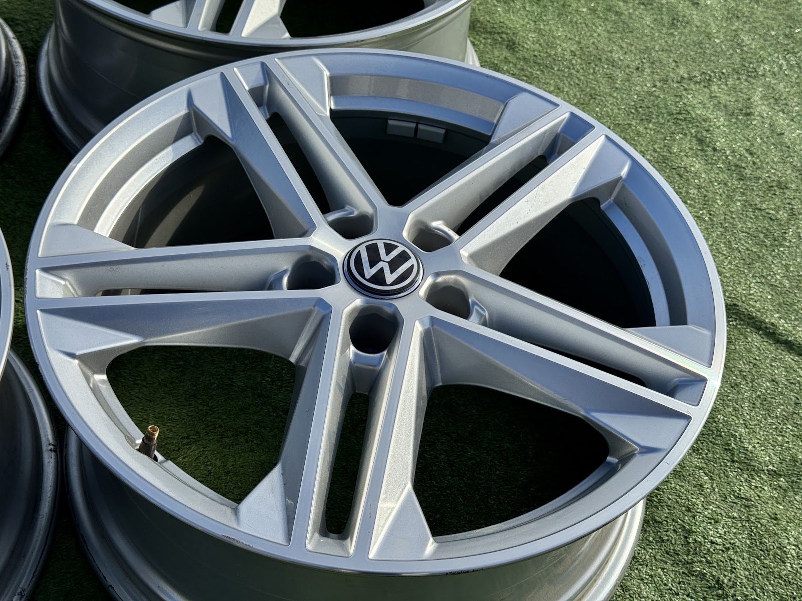 Volkswagen TIGUAN - 8J, ET39 - Image 3