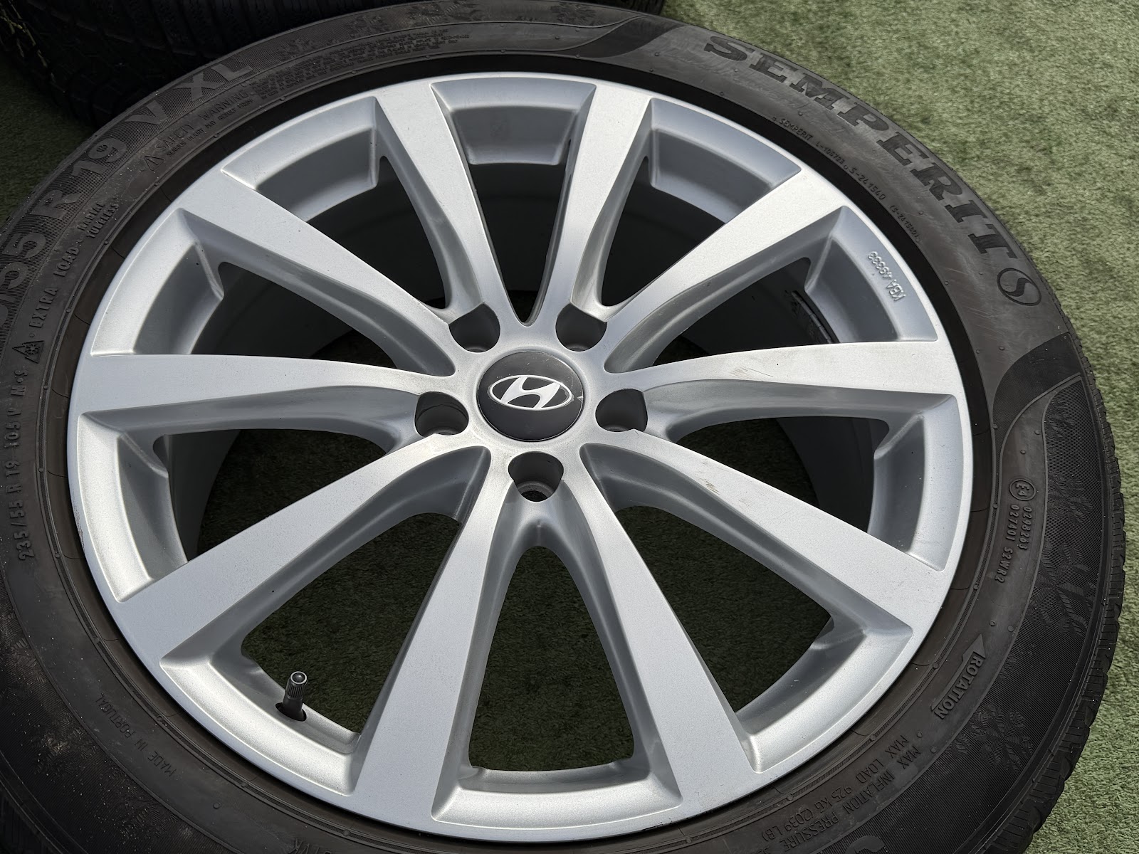 Hyundai 8J, ET42 - Image 3