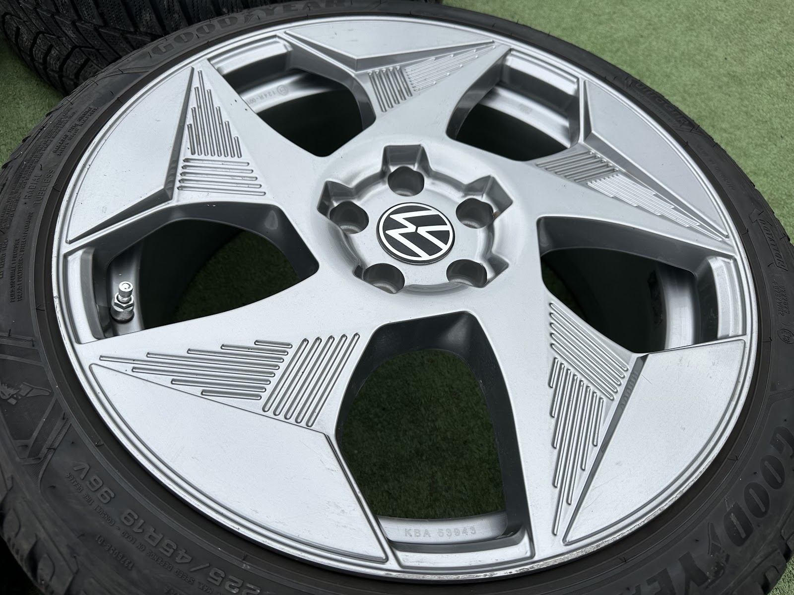Volkswagen VOKISKI - 8J, ET49 - Image 2
