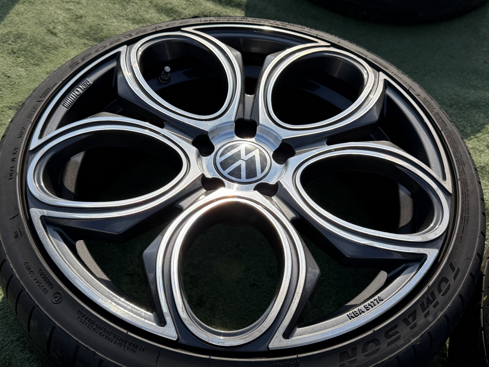 Volkswagen VOKISKI - 8J, ET48 - Image 5