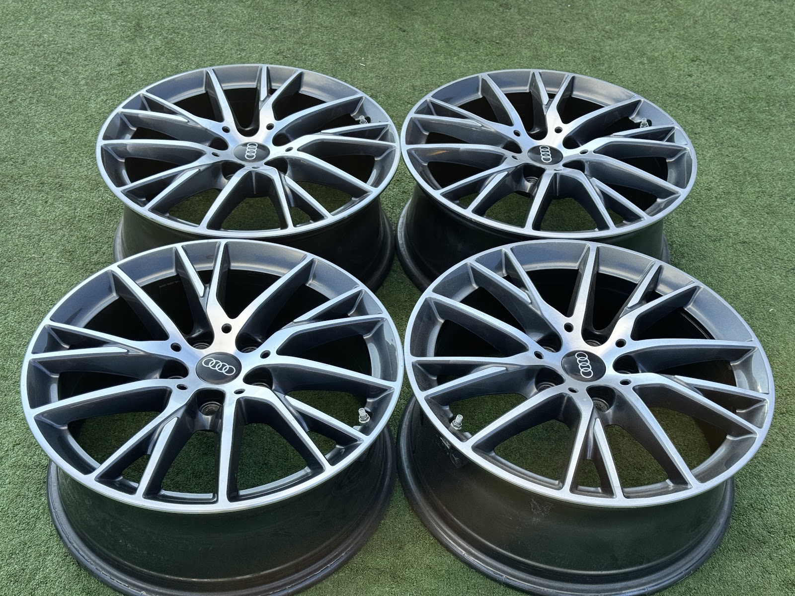 Audi ORGINALUS - 7J, ET47