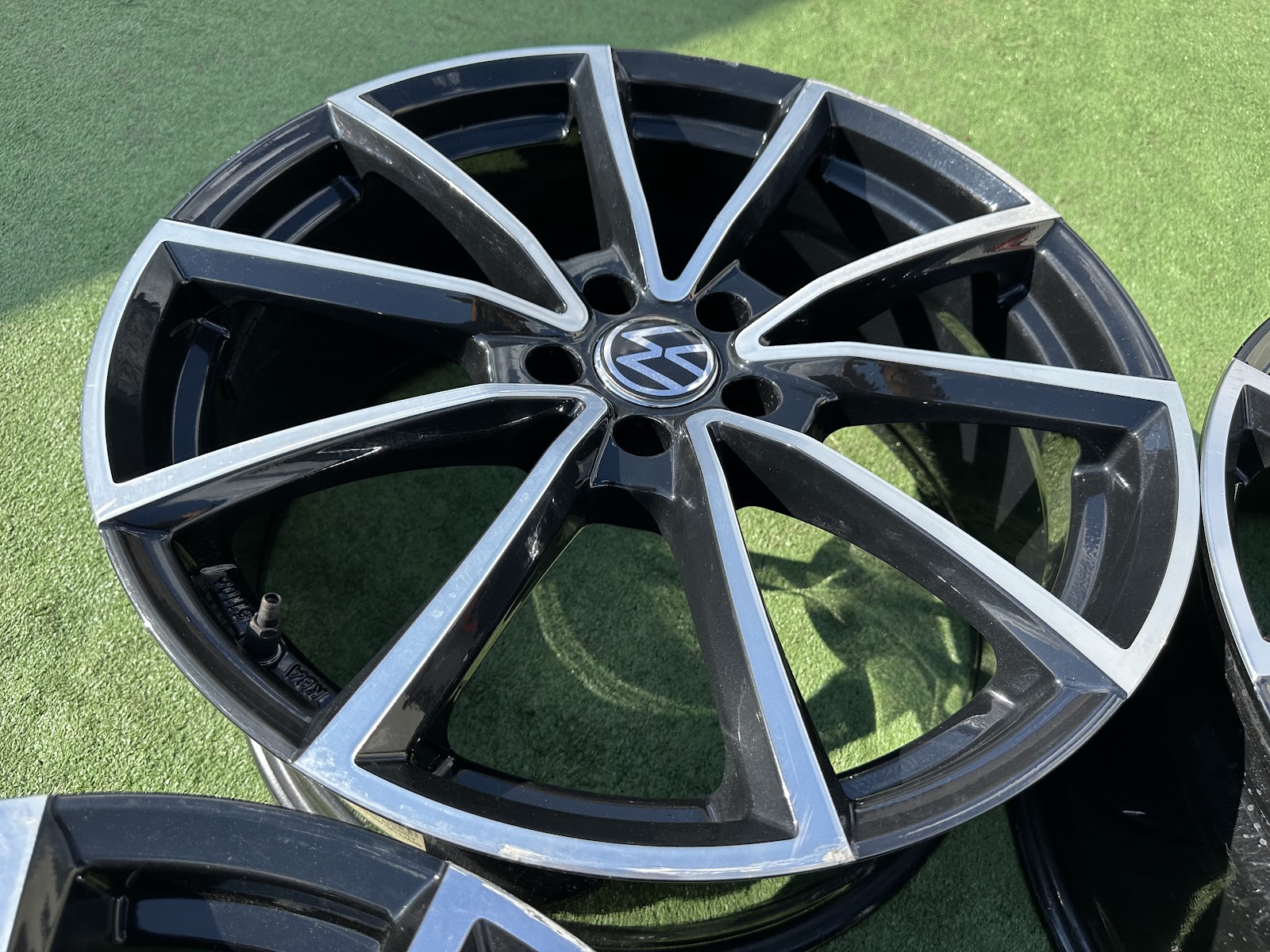 Volkswagen VOKISKI - 9J, ET33 - Image 4