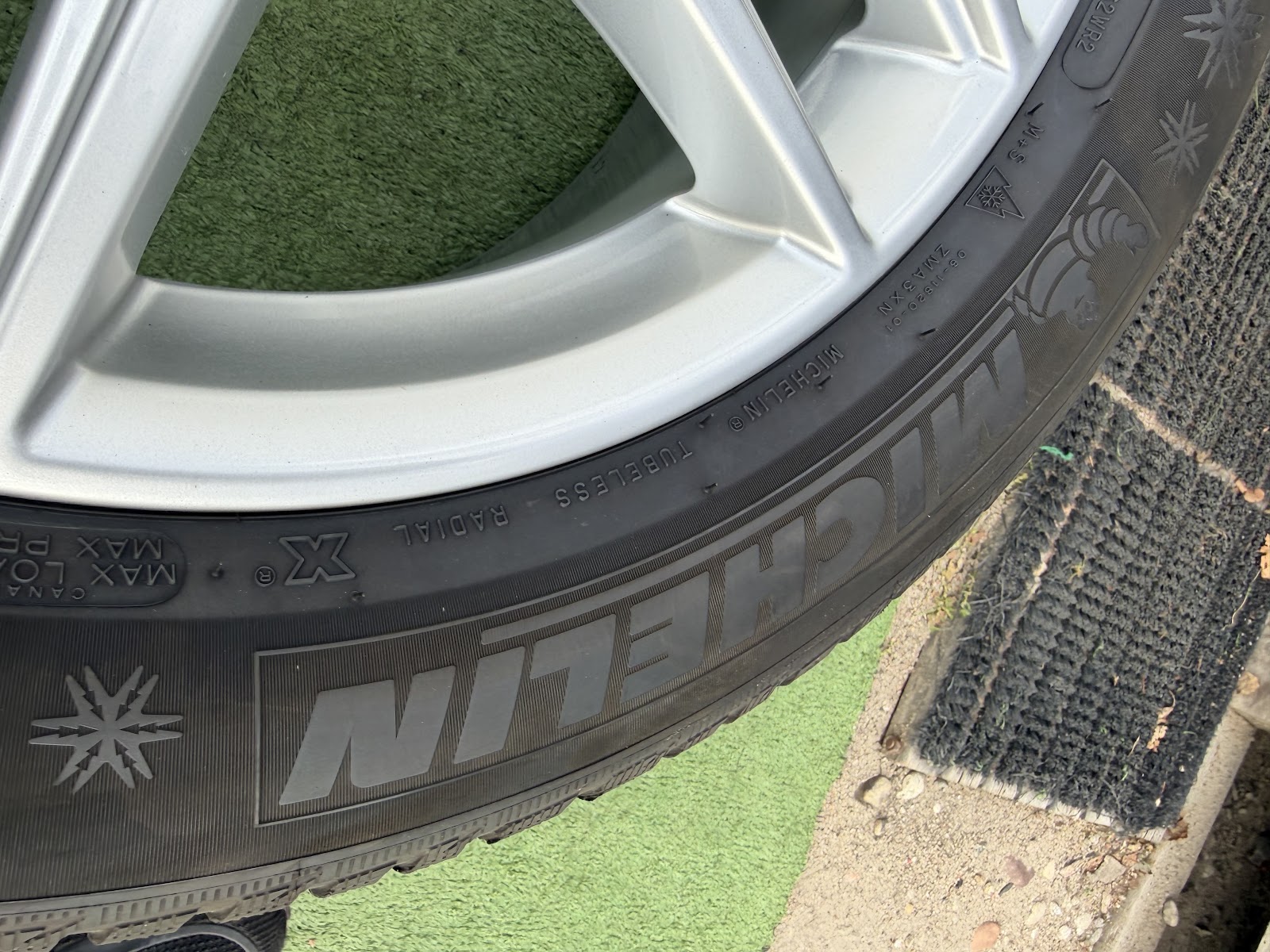 Michelin 225/55 R17 - Image 12