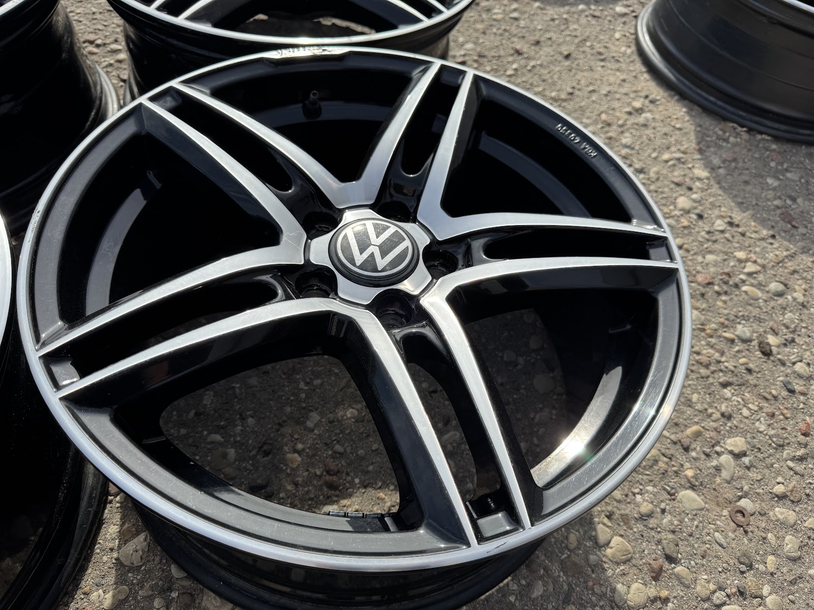 Volkswagen VOKISKI - 8J, ET35 - Image 3