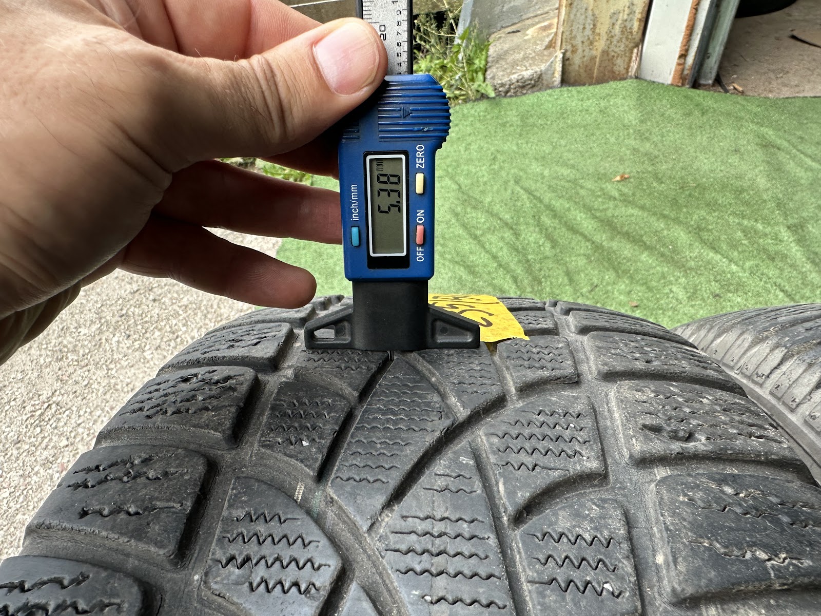 Dunlop 235/50 r19 - Image 2