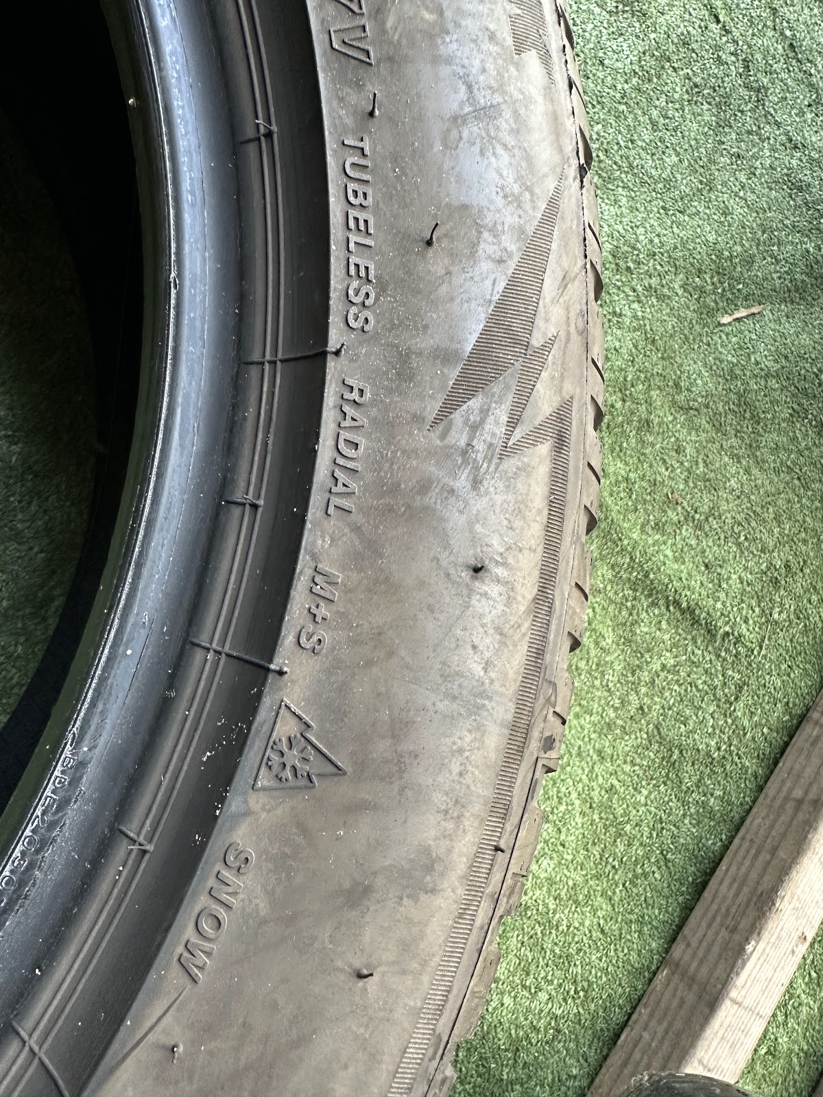 Bridgestone 255/50 r19 - Image 12