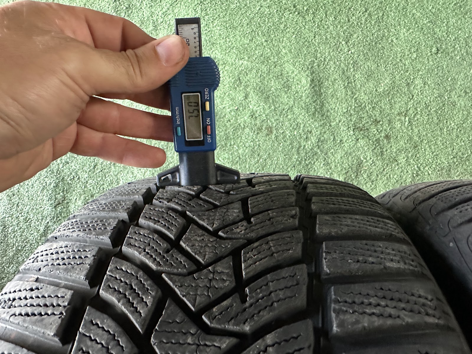 Dunlop 225/40 R18 - Image 3