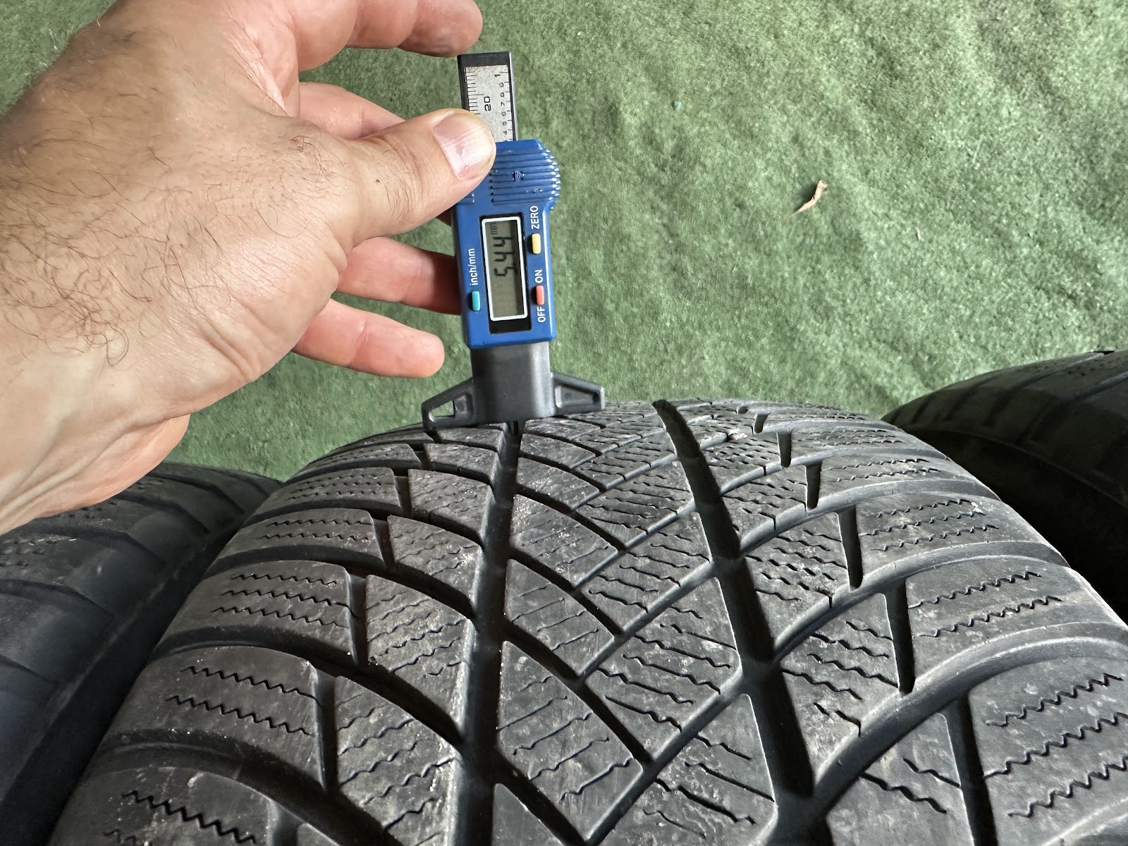Bridgestone 225/60 r17 - Image 6