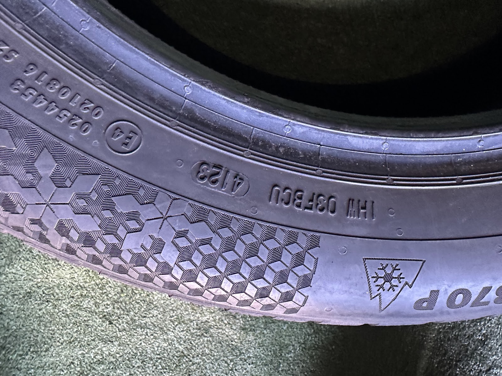 Continental 215/55 r17 - Image 9