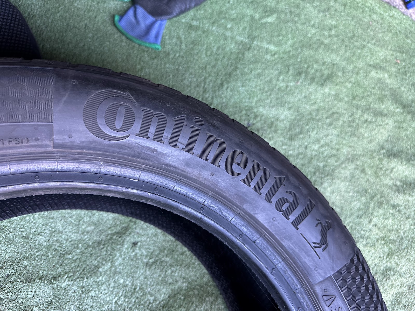 Continental 215/55 r17 - Image 11