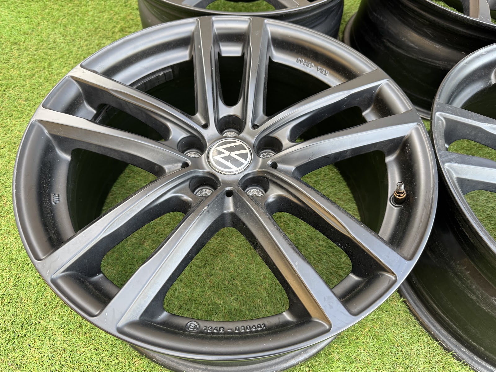 Volkswagen VOKISKI - 7J, ET22 - Image 2