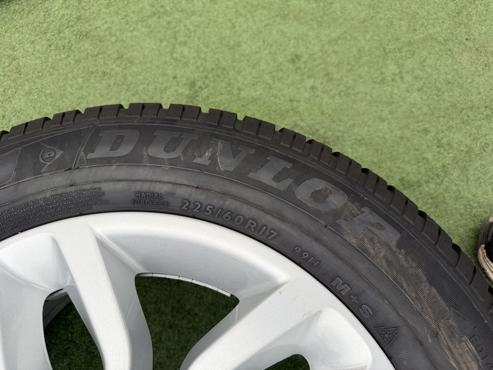 Dunlop 225/60 R17 - Image 10