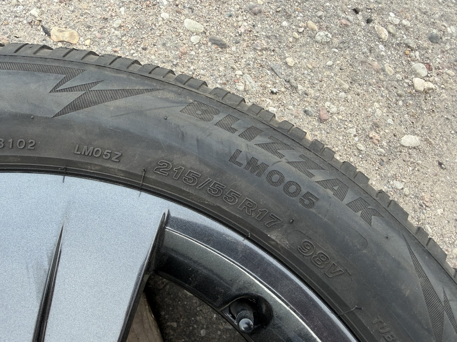 Bridgestone 215/55 R17 - Image 8
