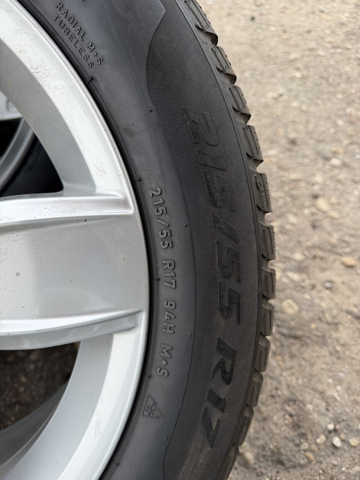 Pirelli 215/55 R17 - Image 6