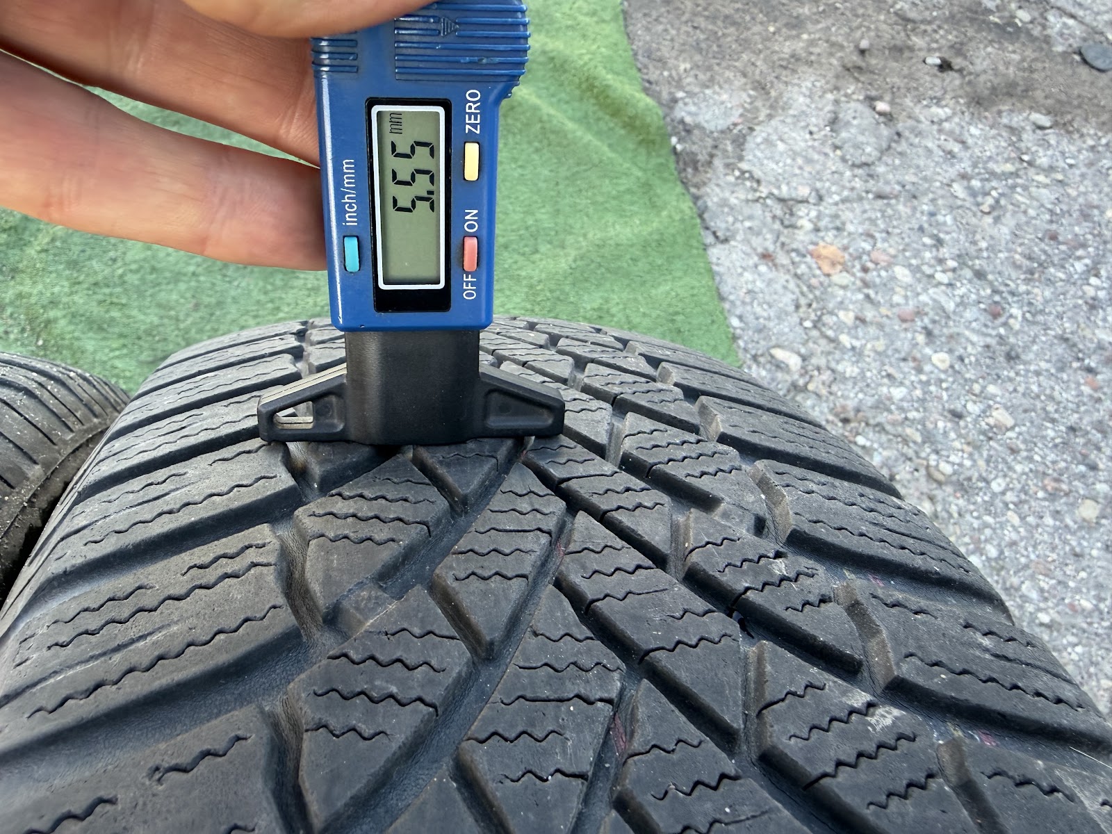 Bridgestone 215/65 R17 - Image 4
