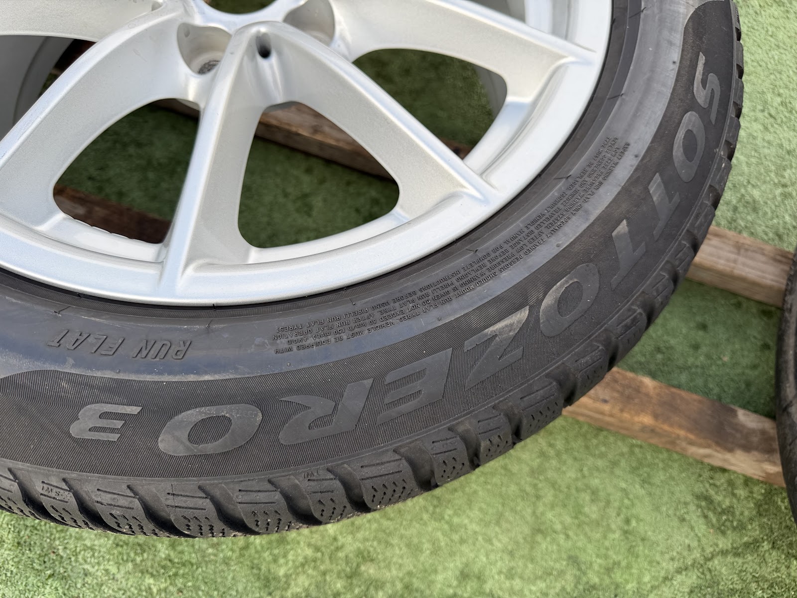 Pirelli 225/55 R17 - Image 11
