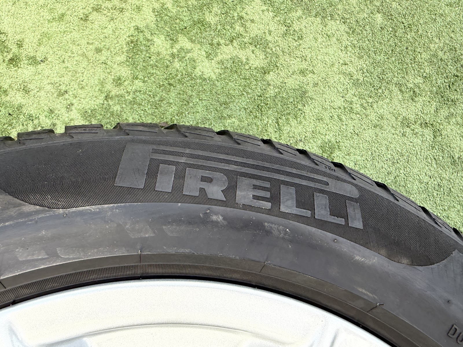 Pirelli 225/55 R17 - Image 8