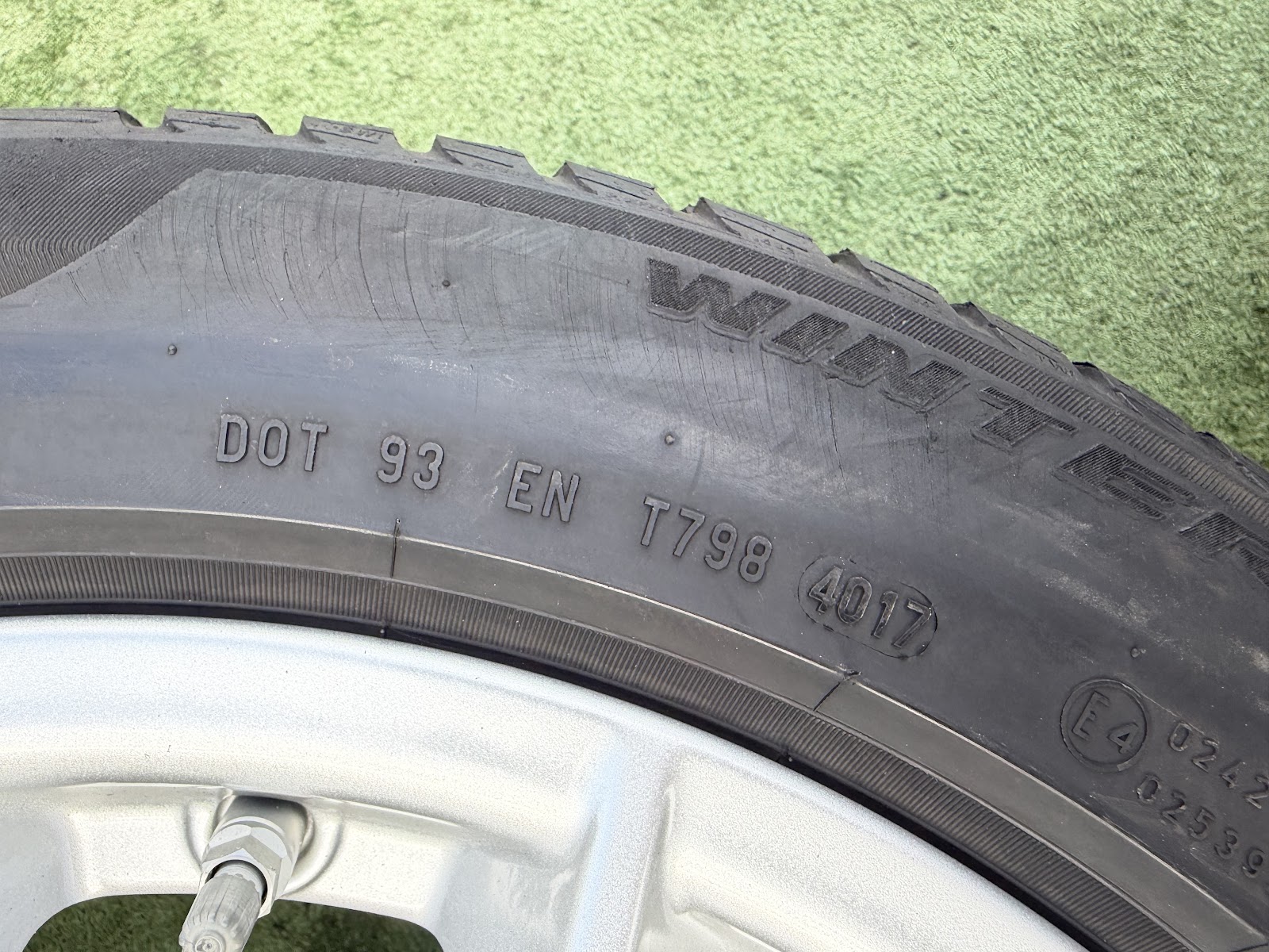 Pirelli 225/55 R17 - Image 9