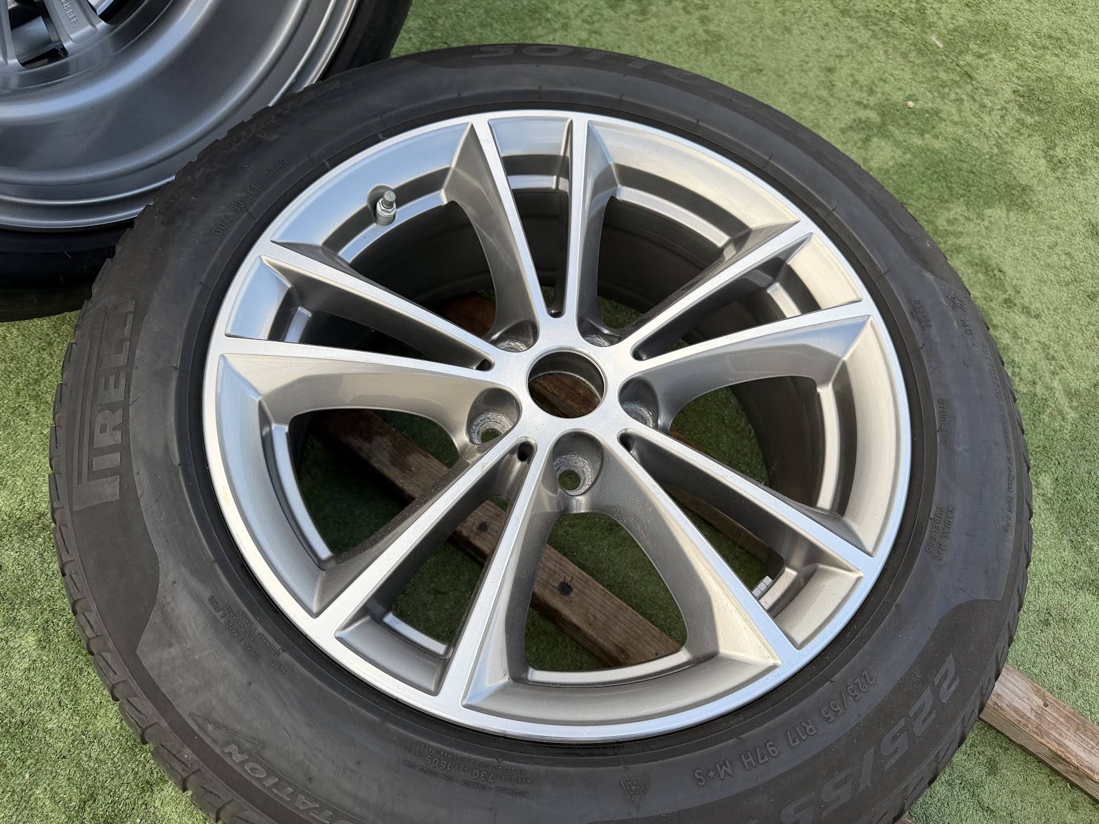 Pirelli 225/55 R17 - Image 13