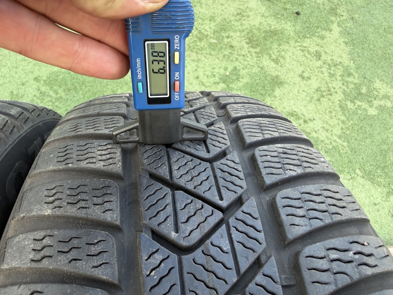 Pirelli 225/55 R17 - Image 4