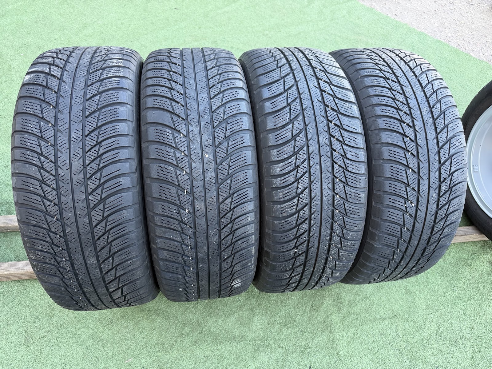 Bridgestone 215/55 R17