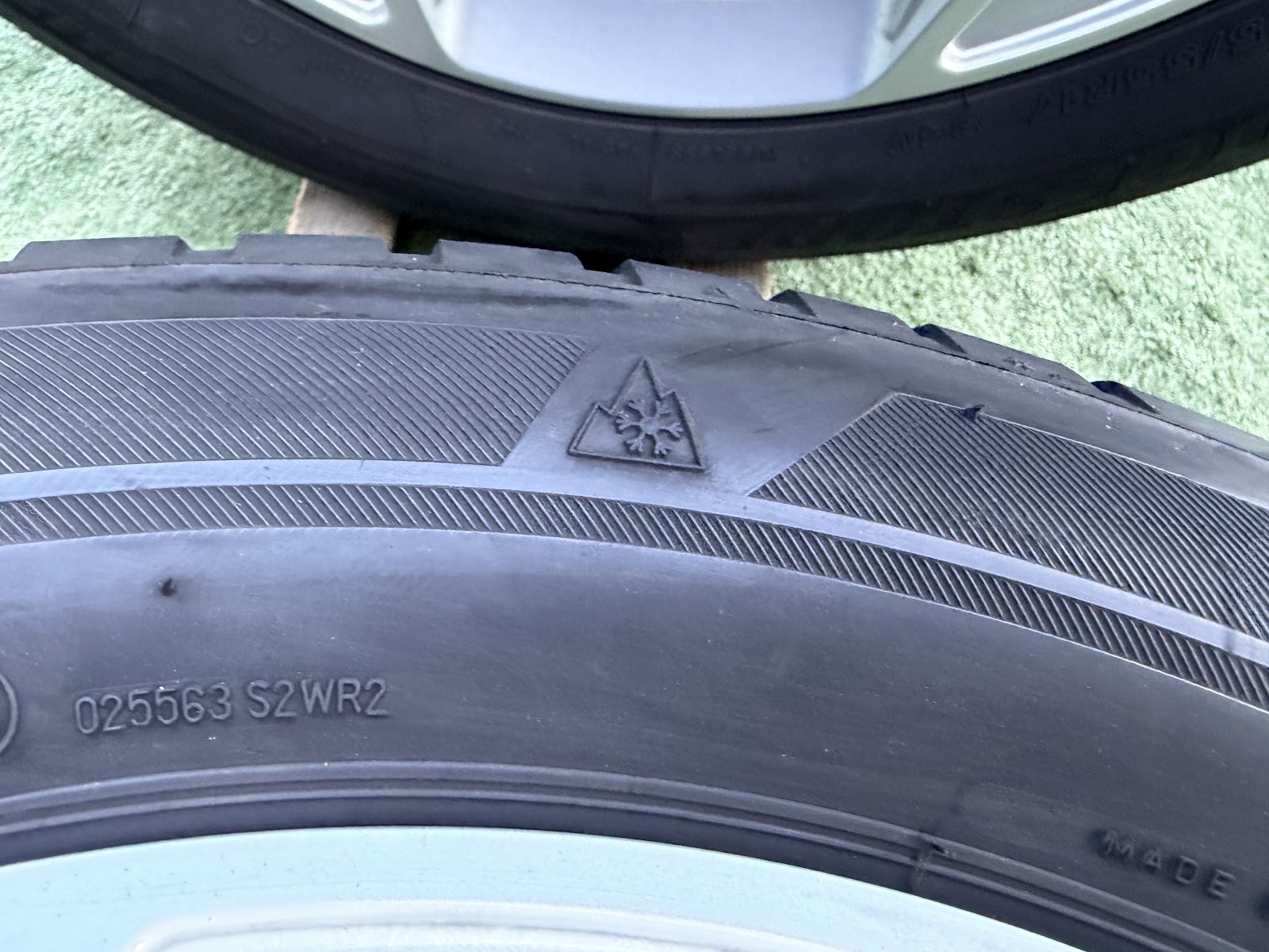 Bridgestone 215/55 R17 - Image 13