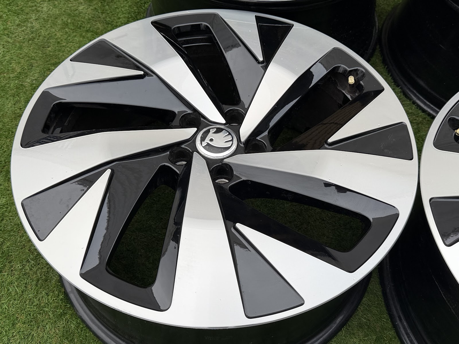 Skoda ENYAQ, 8J, ET45 ir 9J ET42 - Image 2