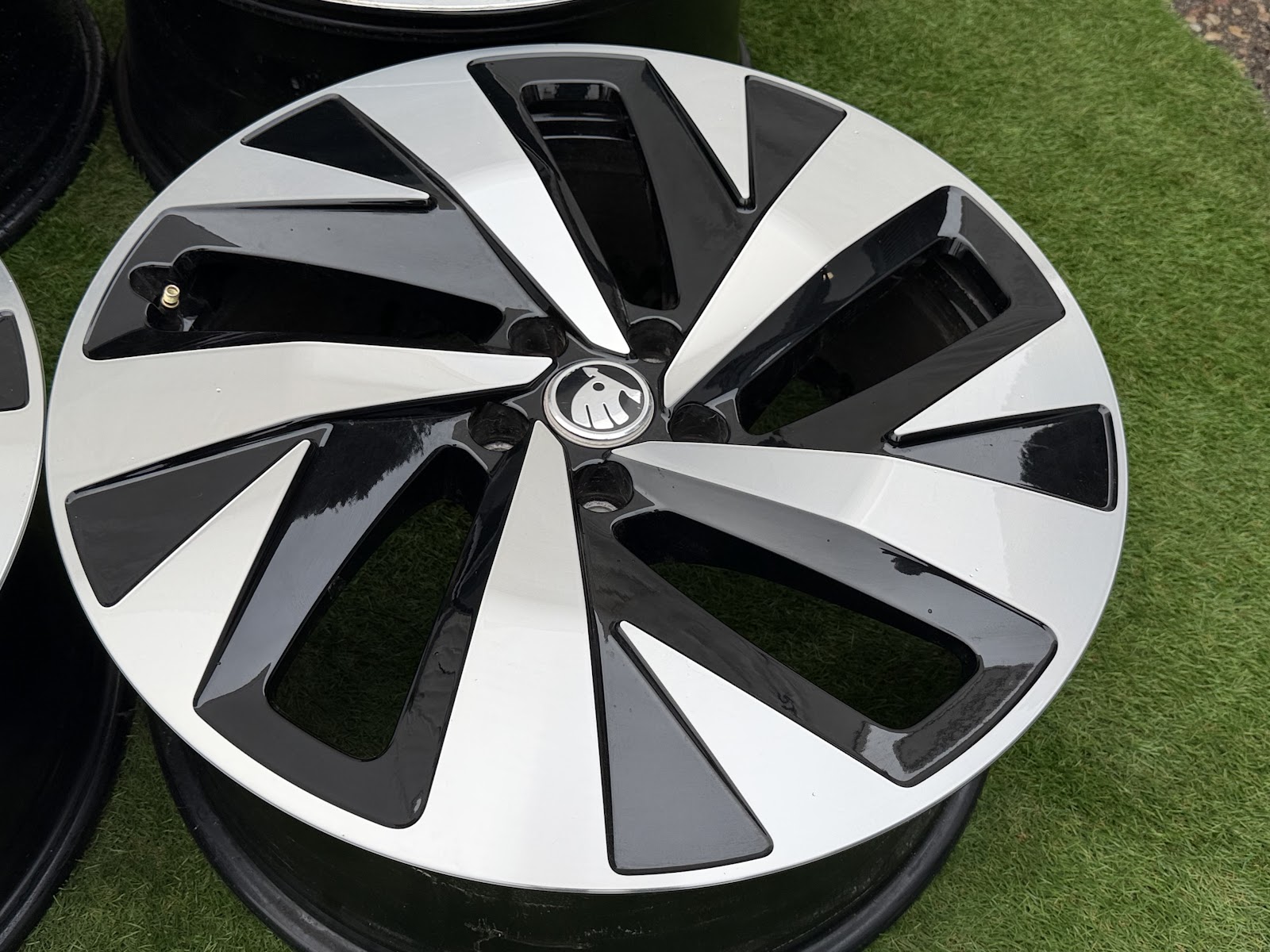Skoda ENYAQ, 8J, ET45 ir 9J ET42 - Image 3