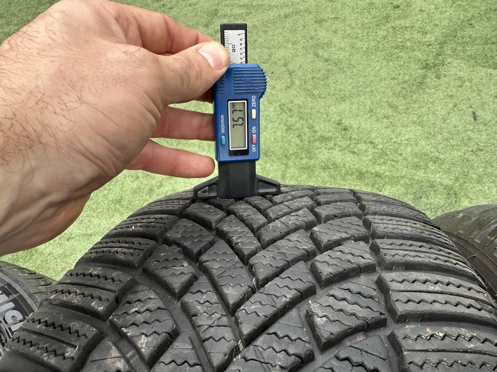 Bridgestone 235/55 R19 - Image 4