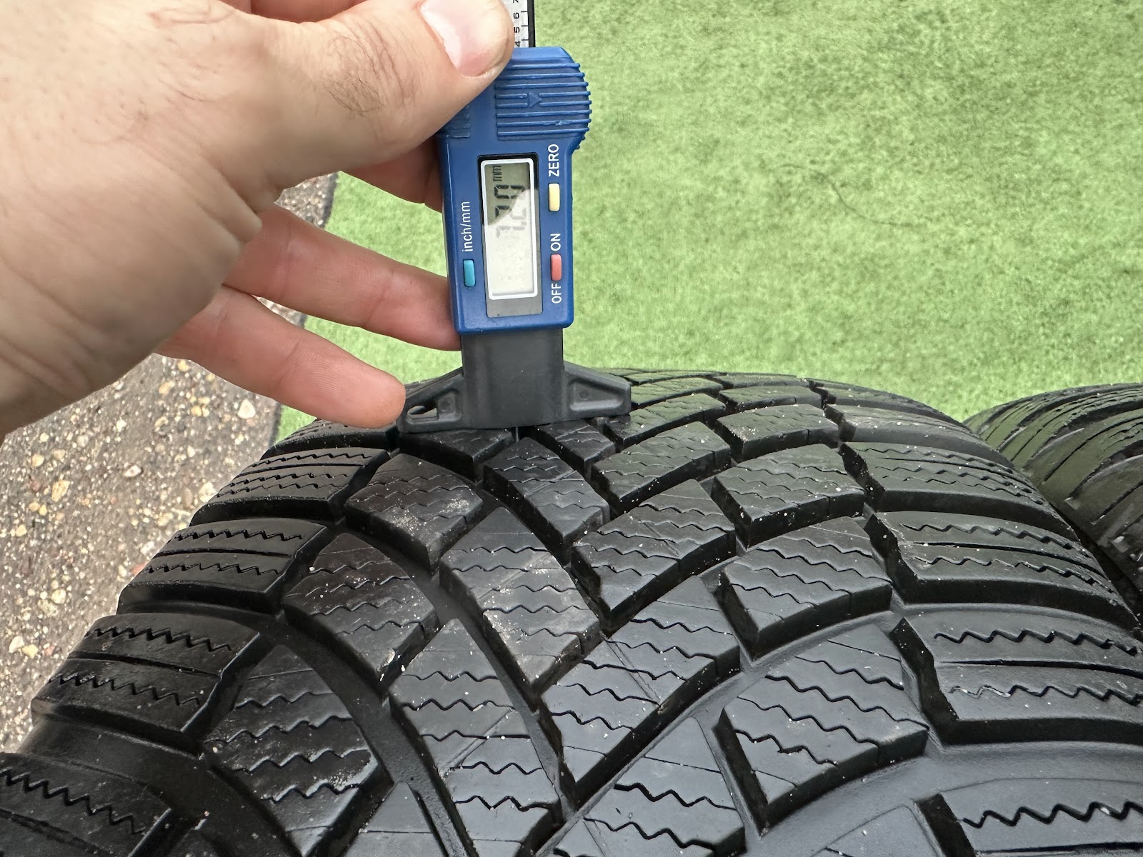 Bridgestone 235/50 R19 - Image 10