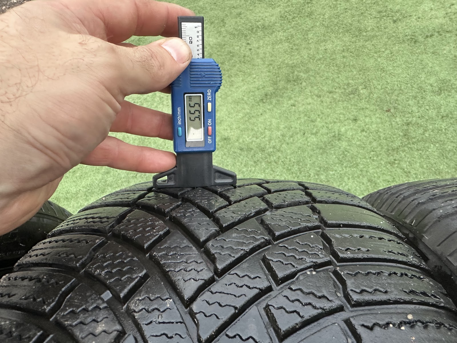 Bridgestone 235/50 R19 - Image 2
