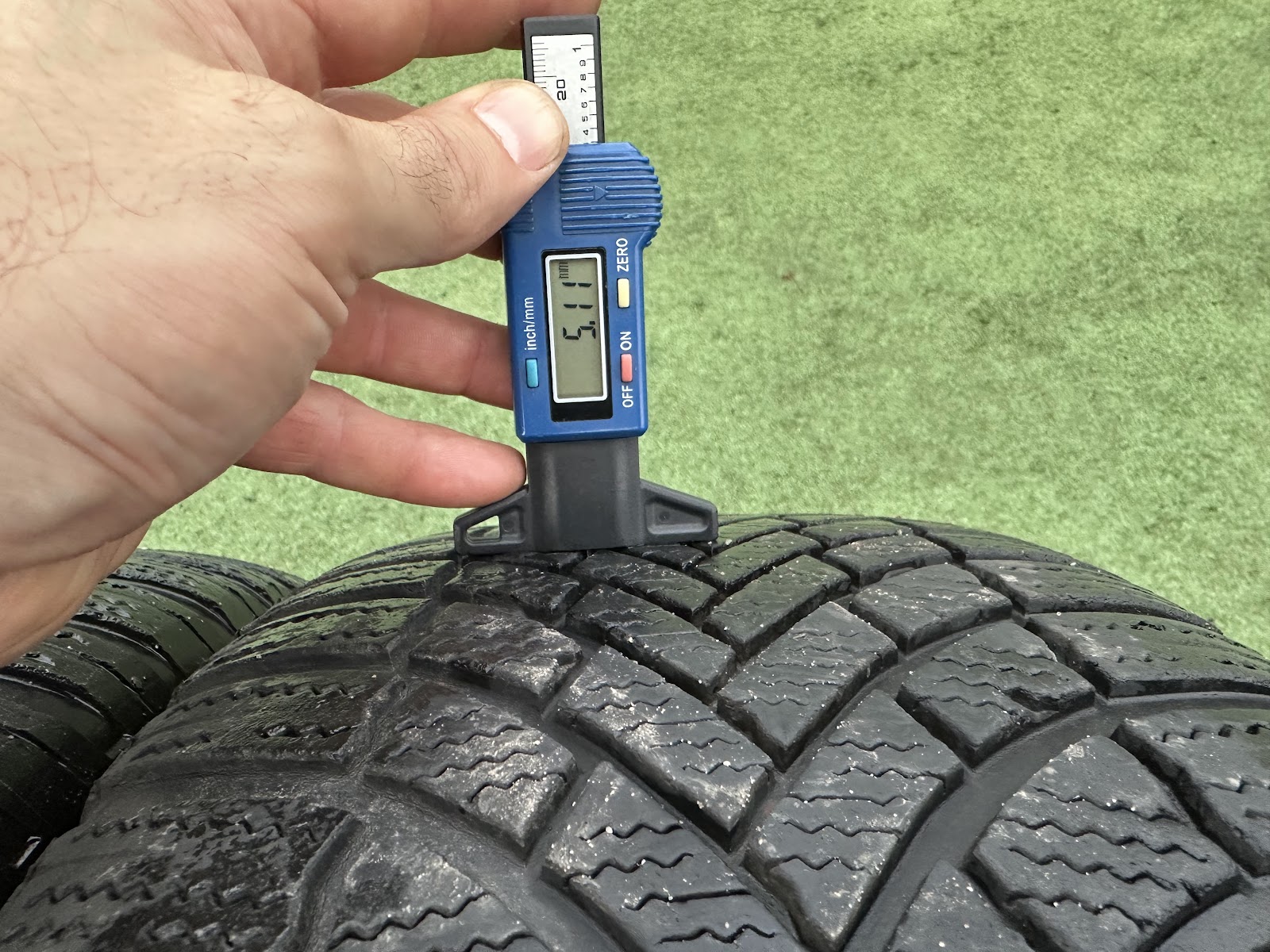 Bridgestone 235/50 R19 - Image 3