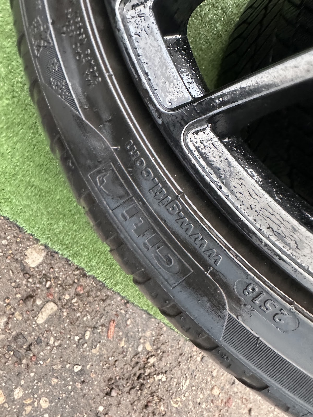 Gislaved 225/40 R18 - Image 6